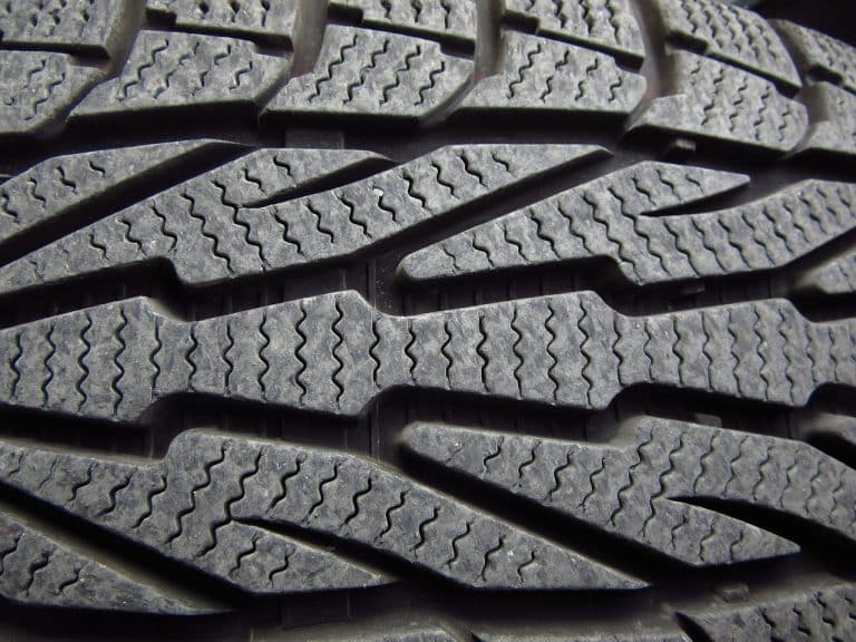 Difference Between ZR And R Tires