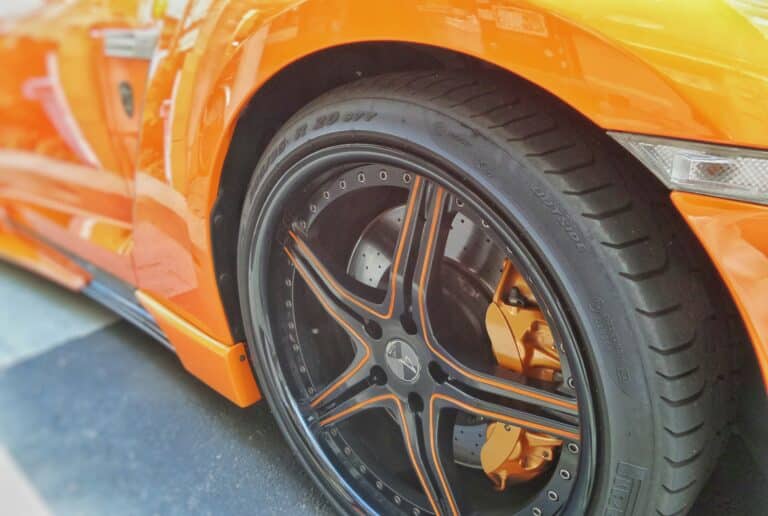 What Is a Tire Rim Protector?